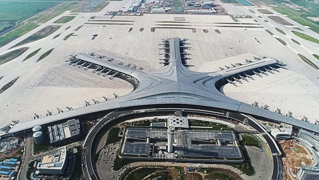 匠造一流東北亞國(guó)際樞紐機(jī)場(chǎng)！中裝建設(shè)“筑”力青島膠東國(guó)際機(jī)場(chǎng)成功試飛